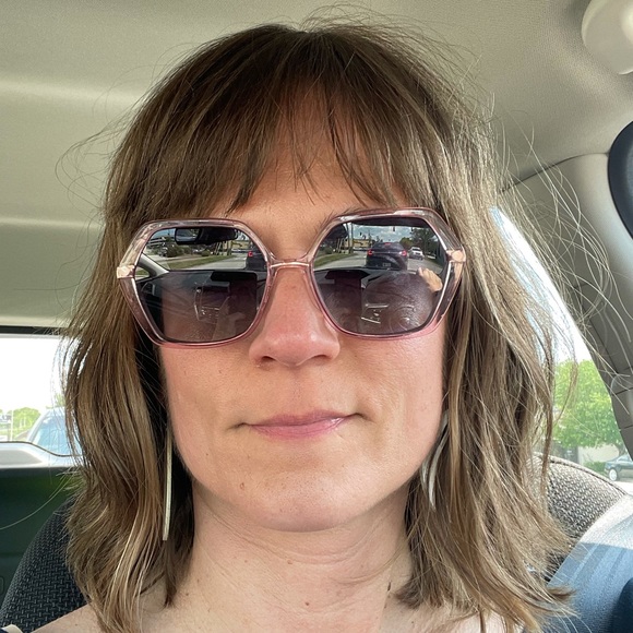 Meet your Posher, Tressa - Picture 1 of 1